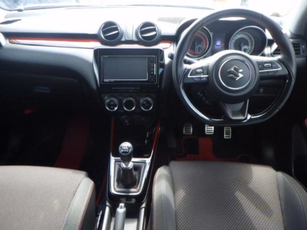 SUZUKI SWIFT