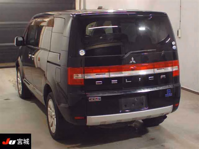 MITSUBISHI DELICA D:5
