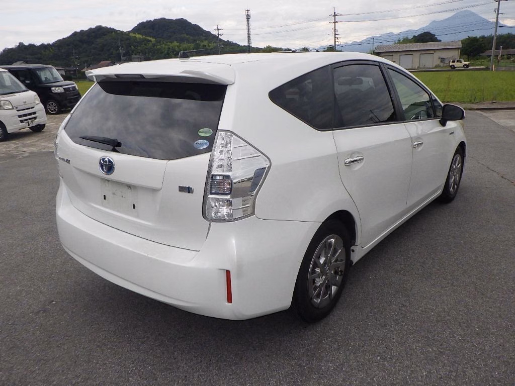 TOYOTA PRIUS ALPHA