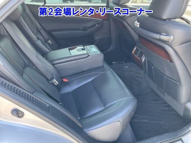 TOYOTA CROWN MAJESTA