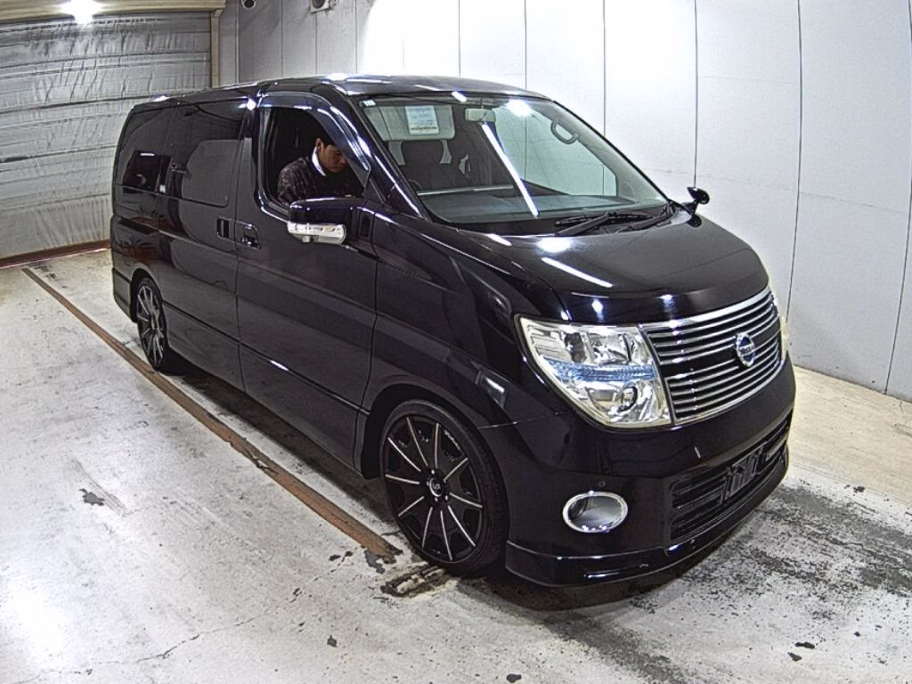 NISSAN ELGRAND