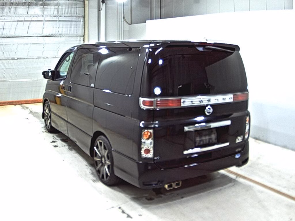 NISSAN ELGRAND