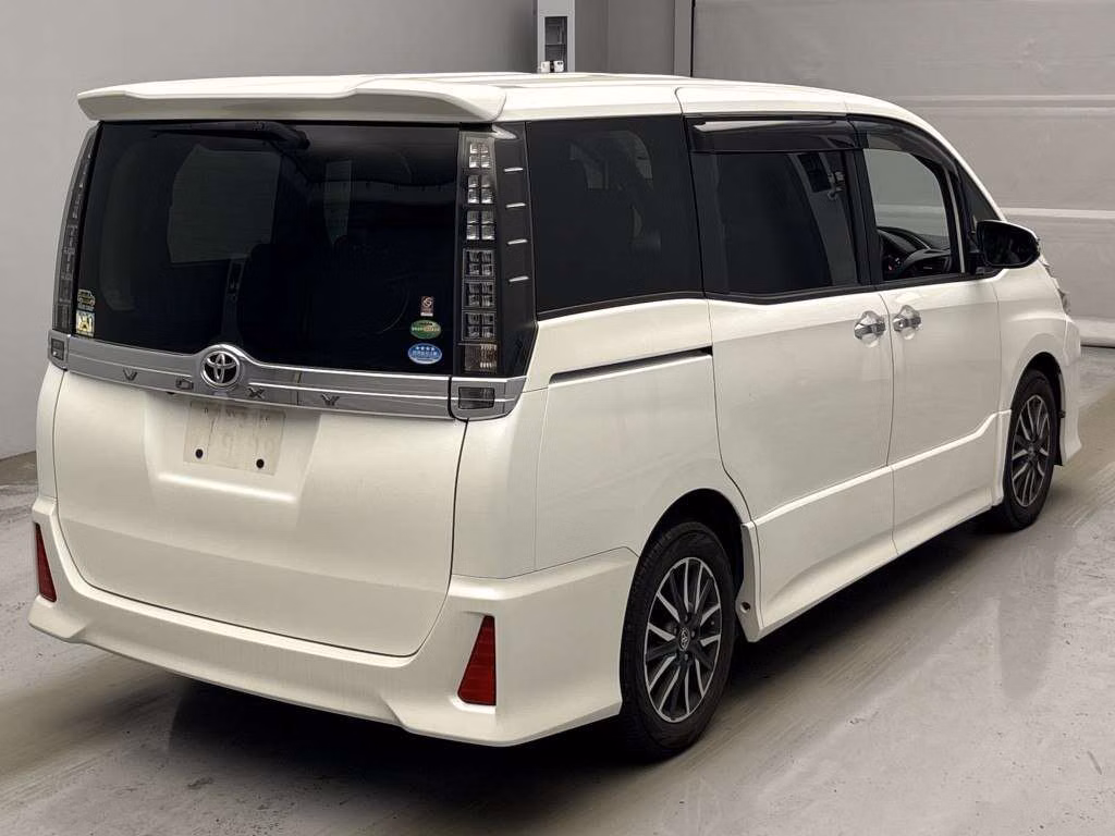 TOYOTA VOXY