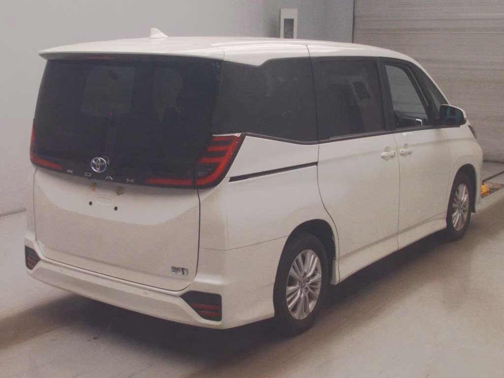 TOYOTA NOAH