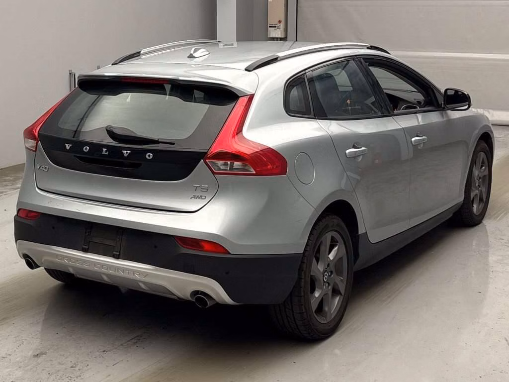 VOLVO V40