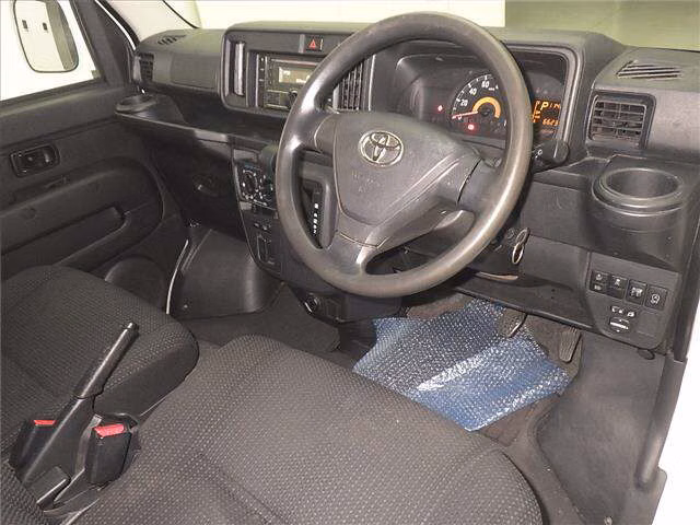 TOYOTA PIXIS VAN