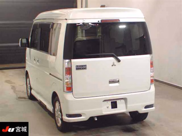 MITSUBISHI TOWN BOX