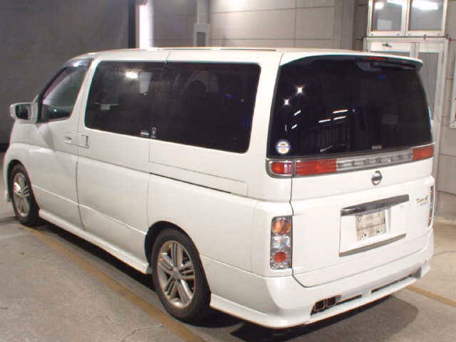 NISSAN ELGRAND
