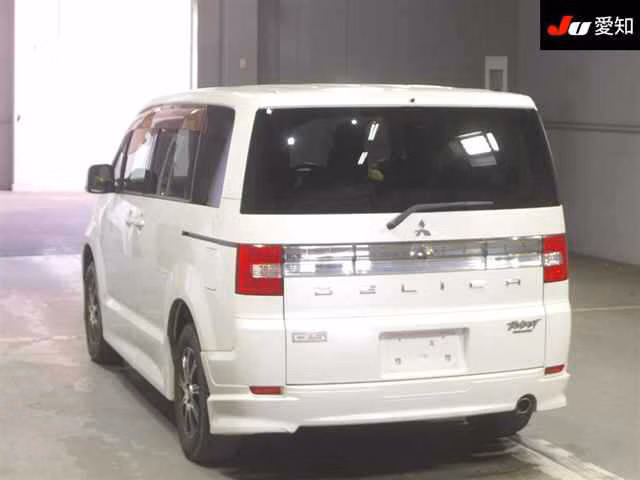 MITSUBISHI DELICA D:5