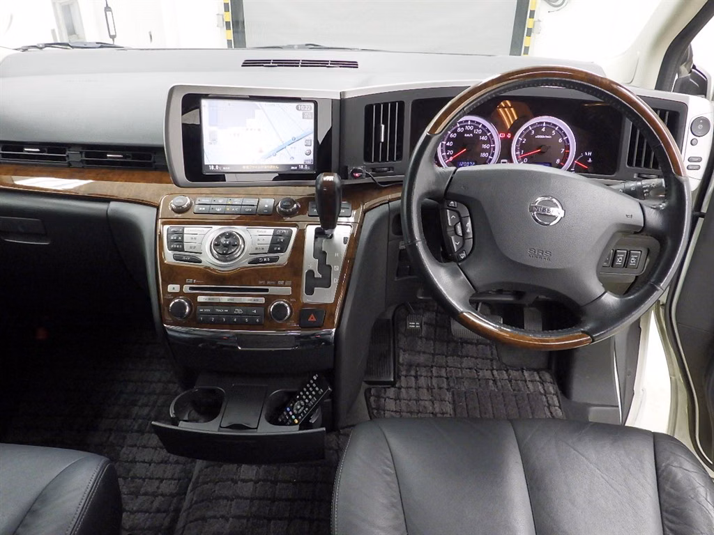 NISSAN ELGRAND
