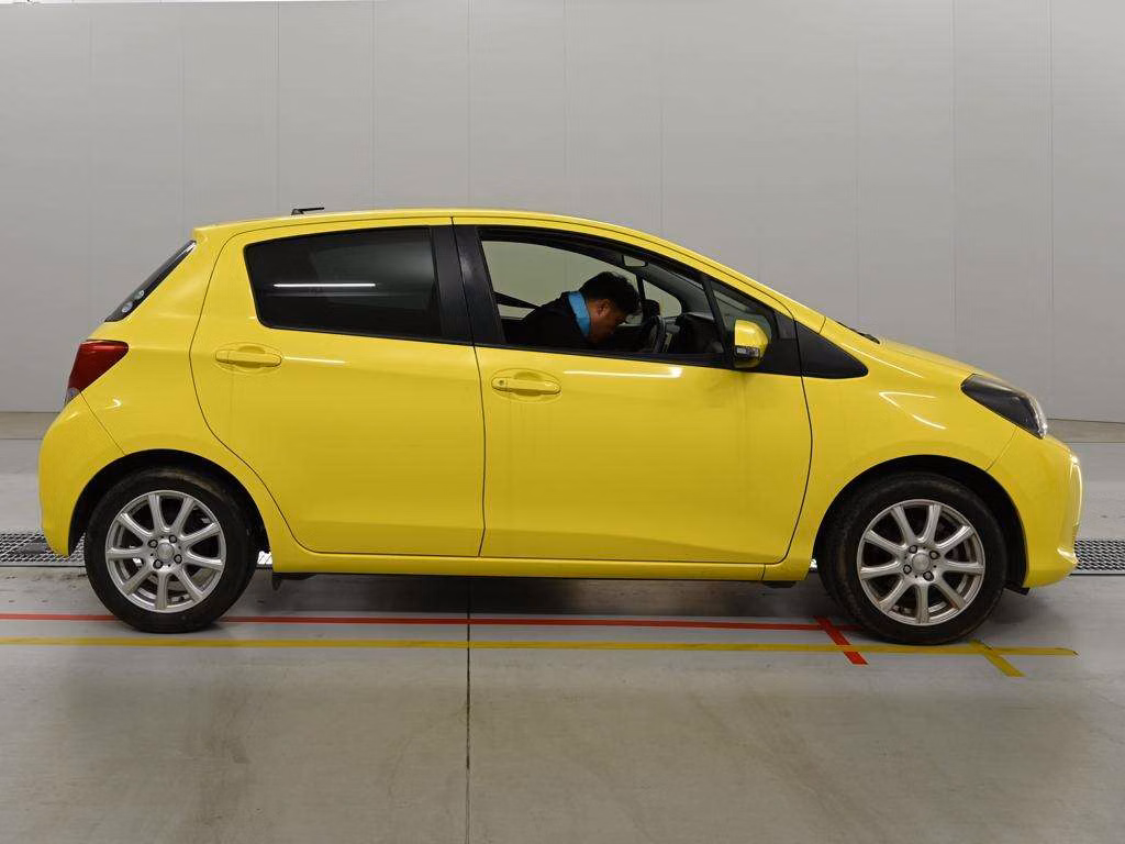 TOYOTA VITZ