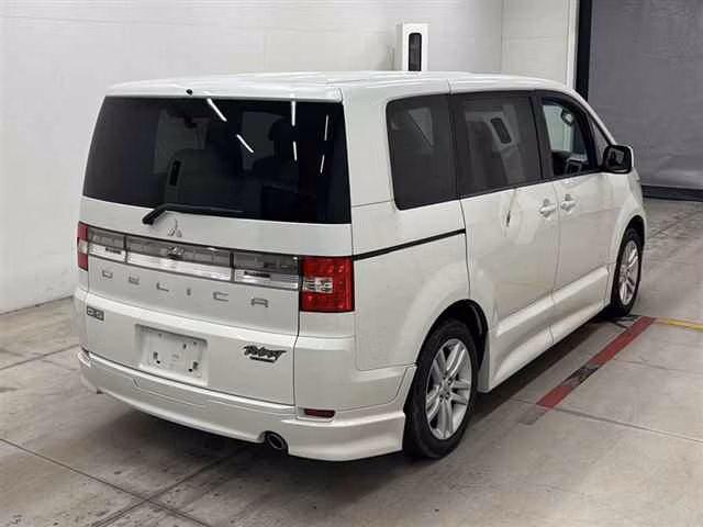 MITSUBISHI DELICA D:5