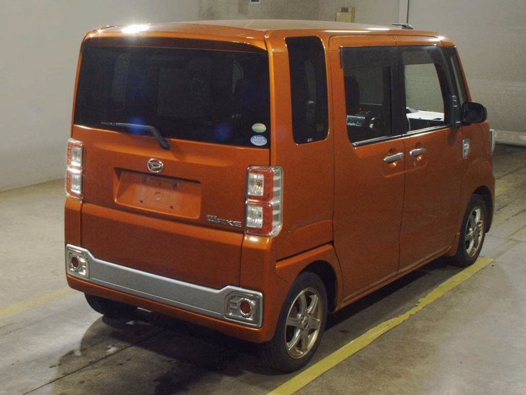 DAIHATSU WAKE