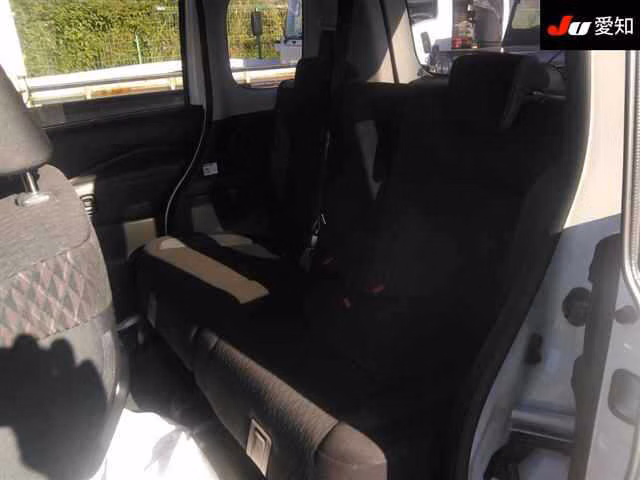 MITSUBISHI DELICA D:2