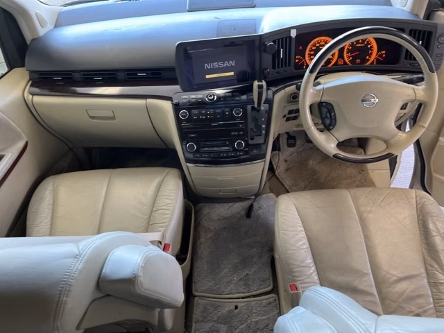NISSAN ELGRAND