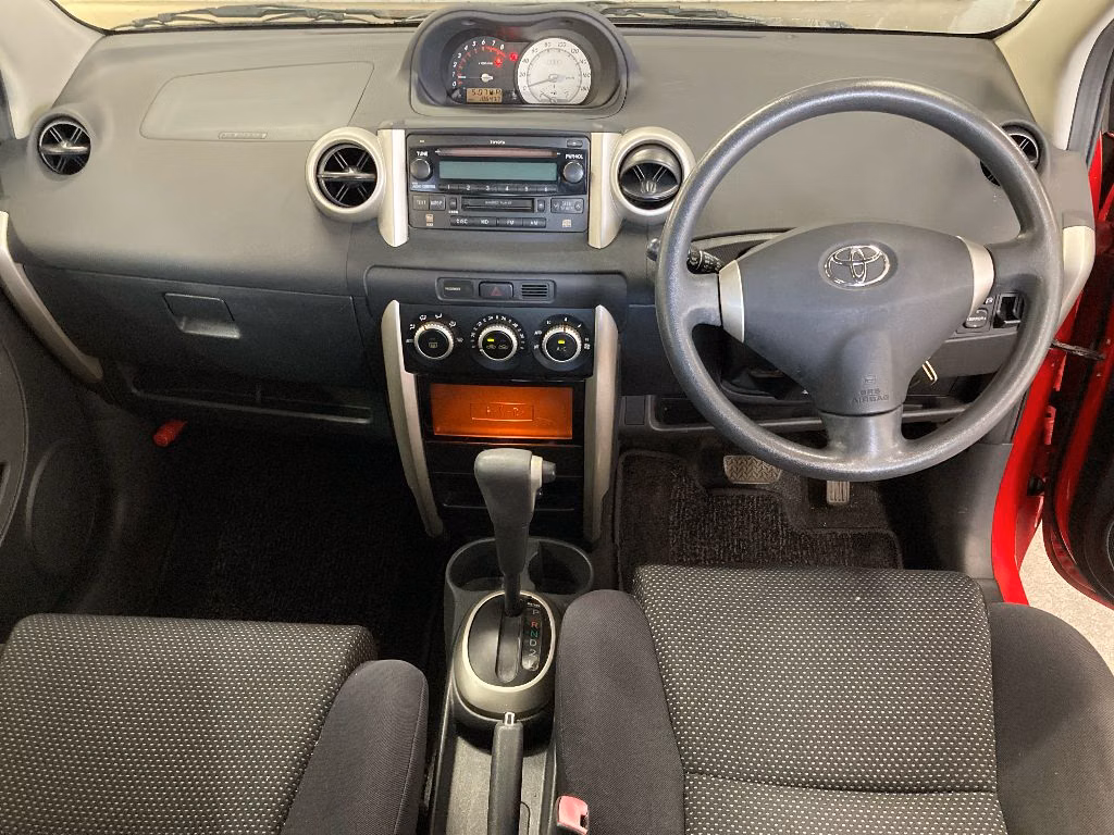 TOYOTA IST