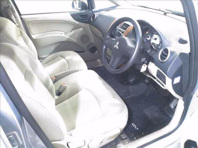 MITSUBISHI COLT