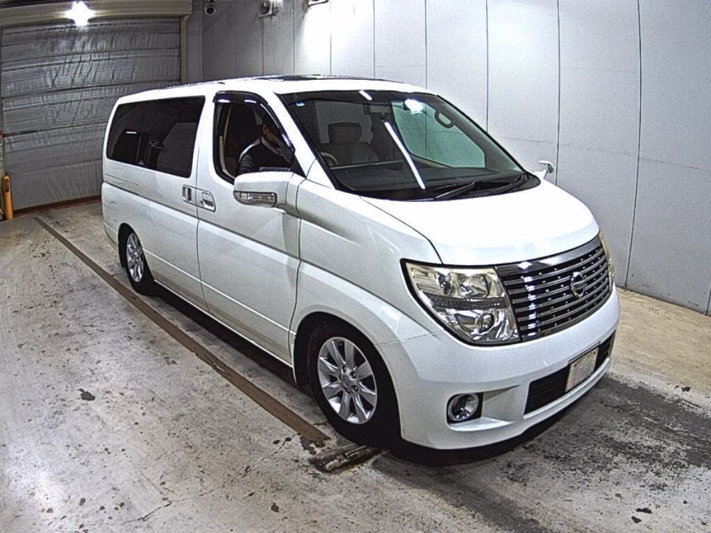 NISSAN ELGRAND