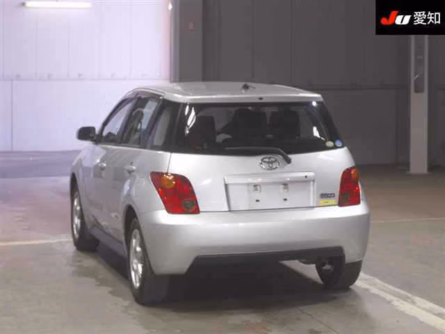 TOYOTA IST