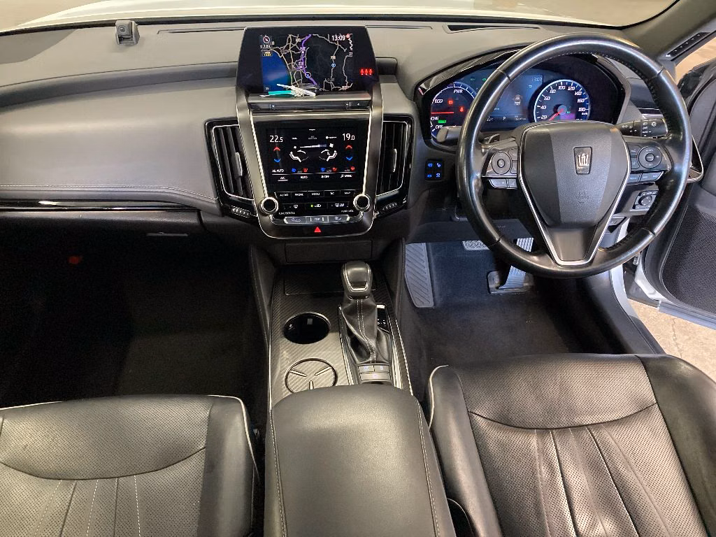 TOYOTA CROWN