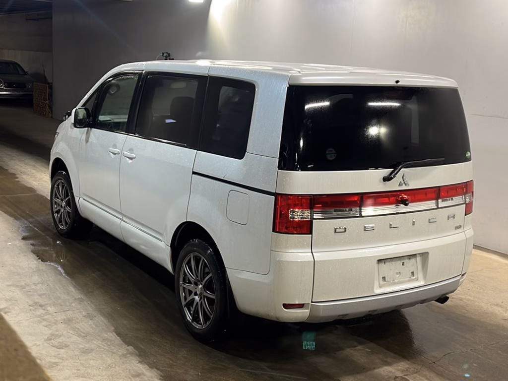 MITSUBISHI DELICA D:5