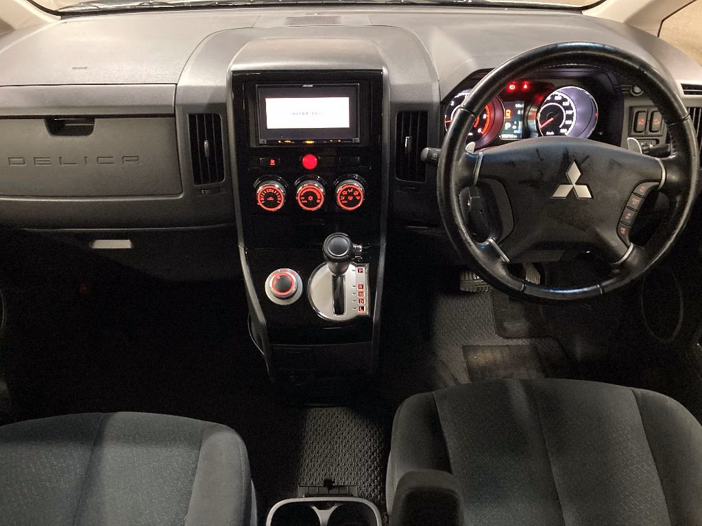 MITSUBISHI DELICA D:5