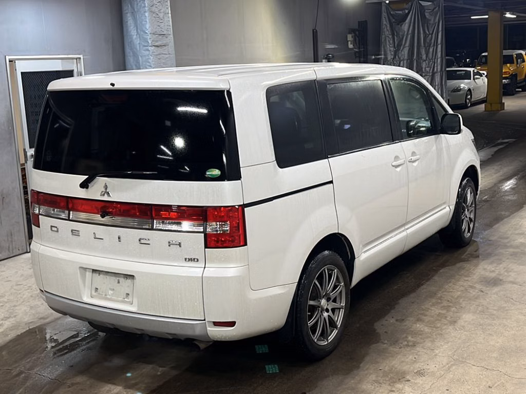 MITSUBISHI DELICA D:5