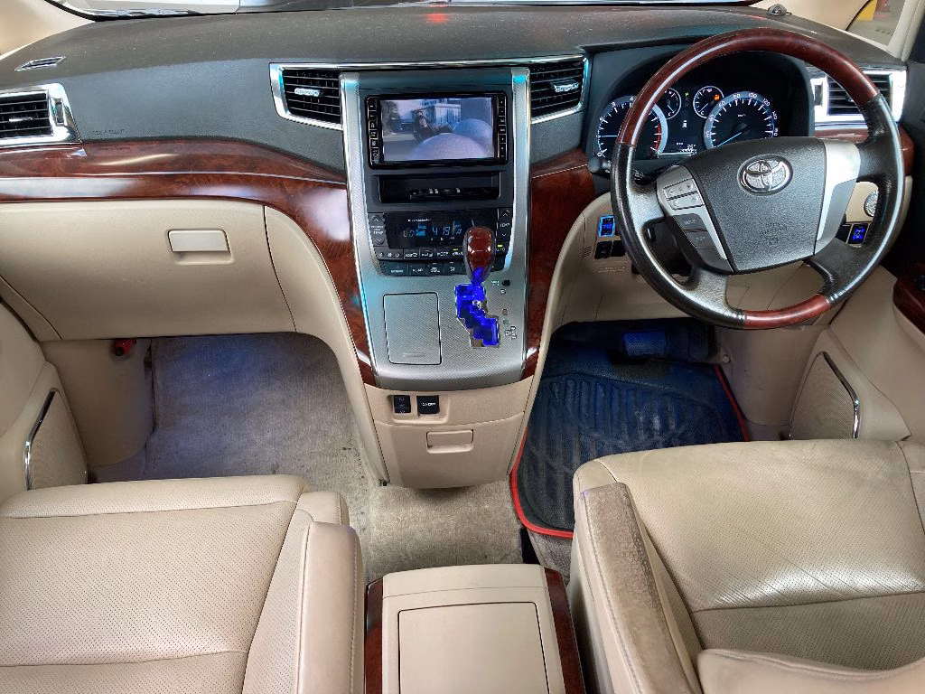 TOYOTA VELLFIRE