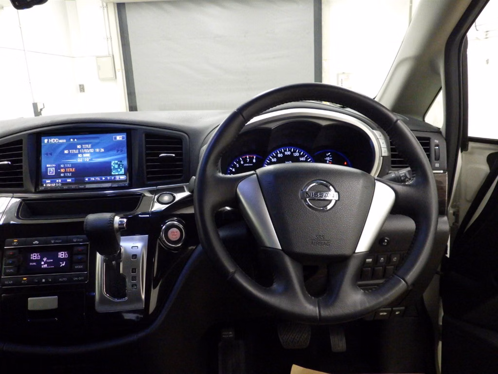 NISSAN ELGRAND