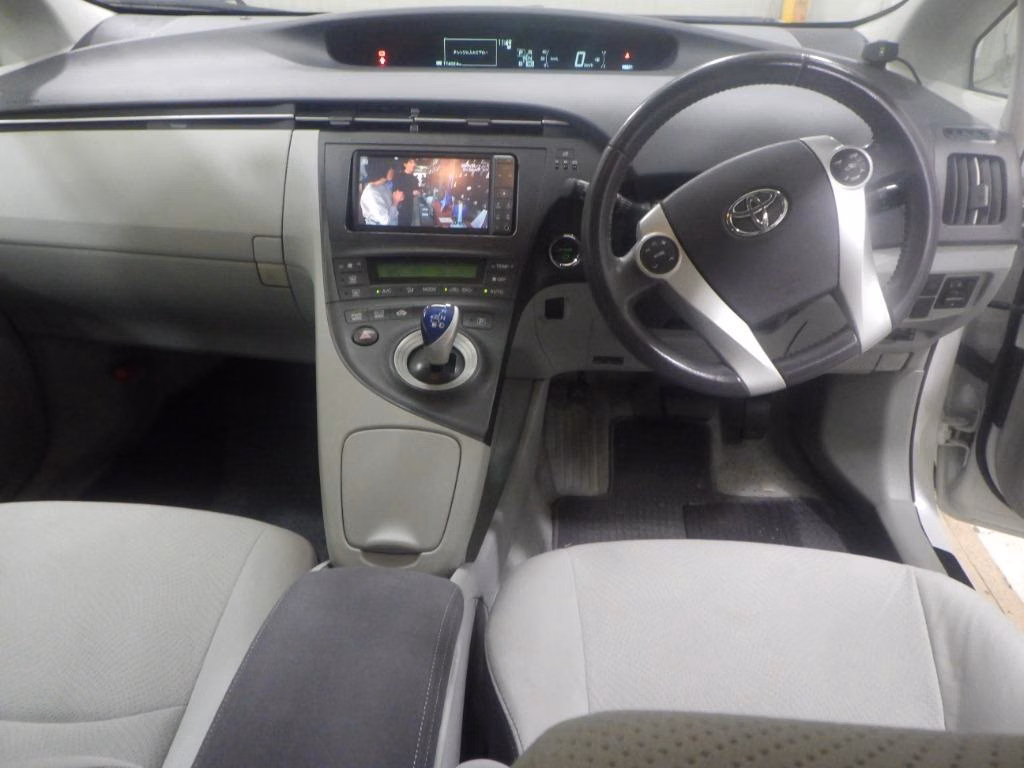 TOYOTA PRIUS