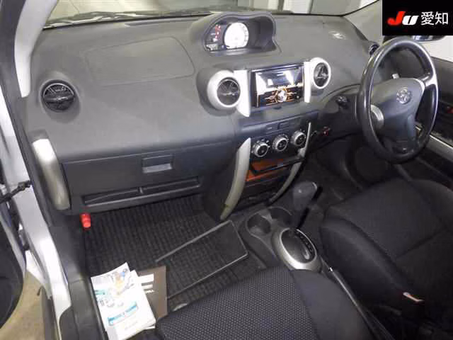 TOYOTA IST