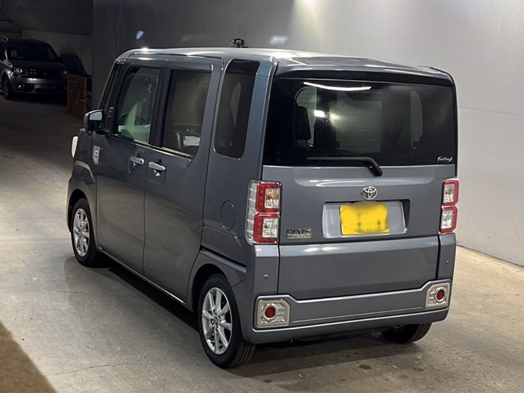 TOYOTA PIXIS MEGA