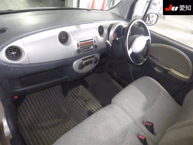DAIHATSU MOVE LATTE