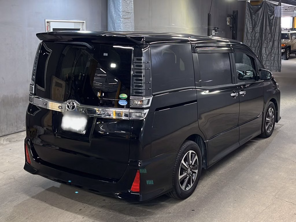 TOYOTA VOXY