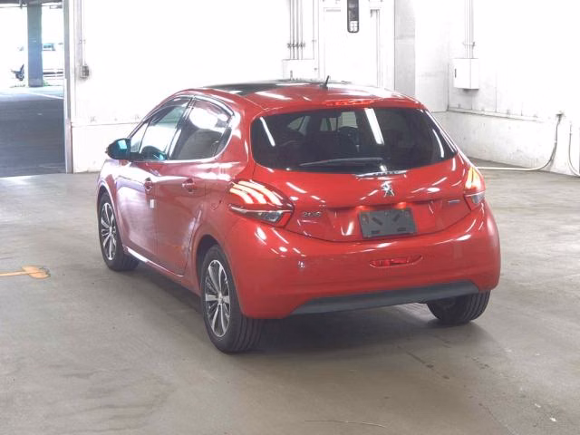 PEUGEOT 208