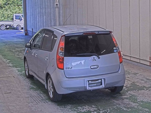 MITSUBISHI COLT