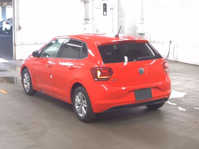 VOLKSWAGEN POLO