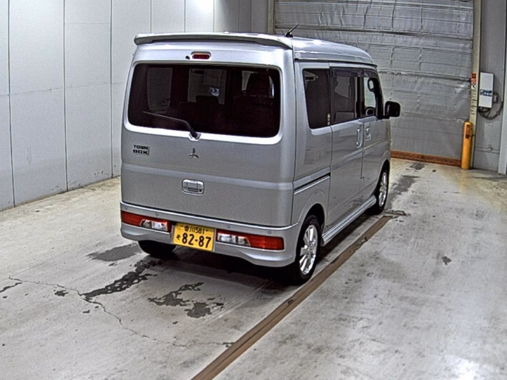 MITSUBISHI TOWN BOX