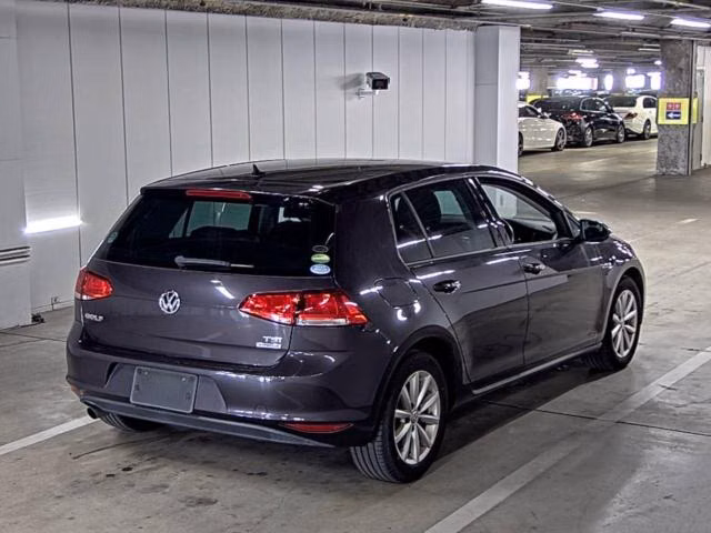 VOLKSWAGEN GOLF