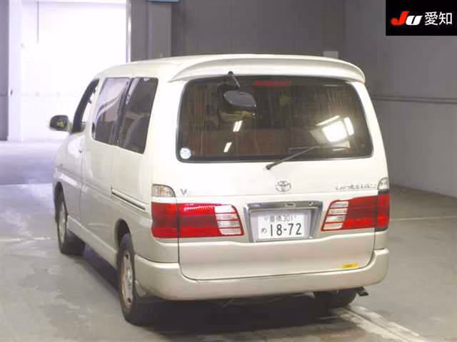TOYOTA GRAND HIACE