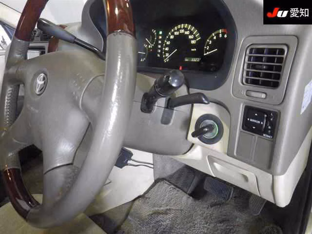TOYOTA GRAND HIACE
