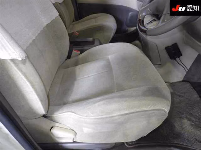 TOYOTA GRAND HIACE