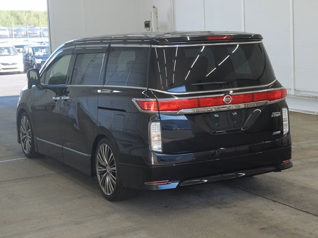 NISSAN ELGRAND