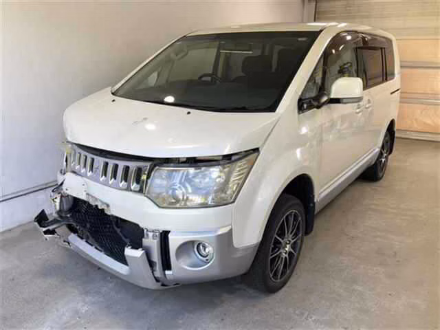 MITSUBISHI DELICA D:5