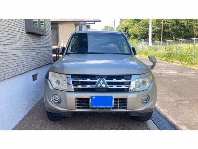 MITSUBISHI PAJERO