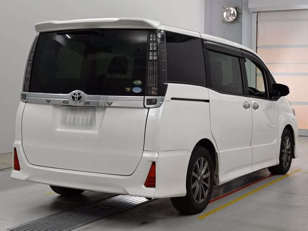 TOYOTA VOXY