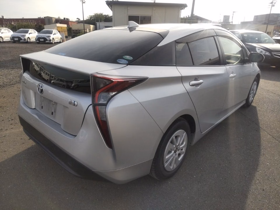 TOYOTA PRIUS