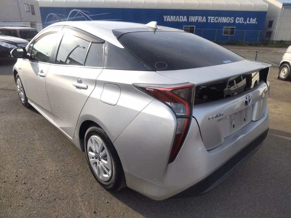 TOYOTA PRIUS
