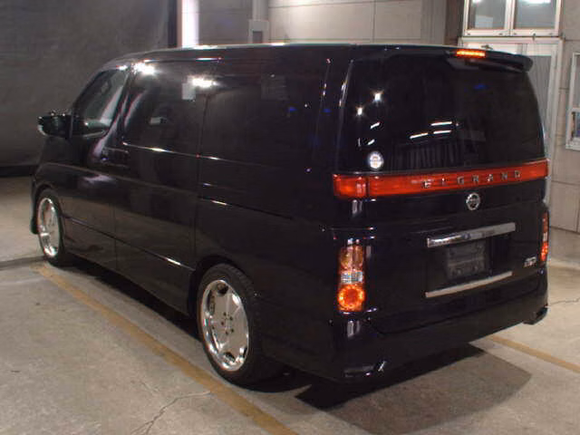 NISSAN ELGRAND