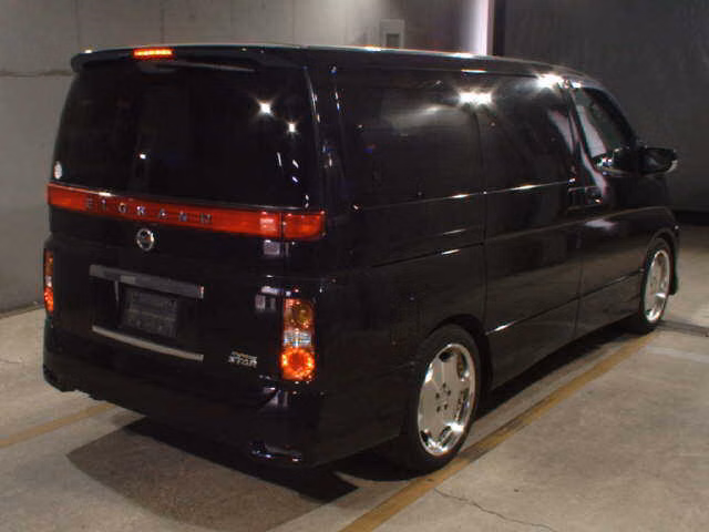 NISSAN ELGRAND